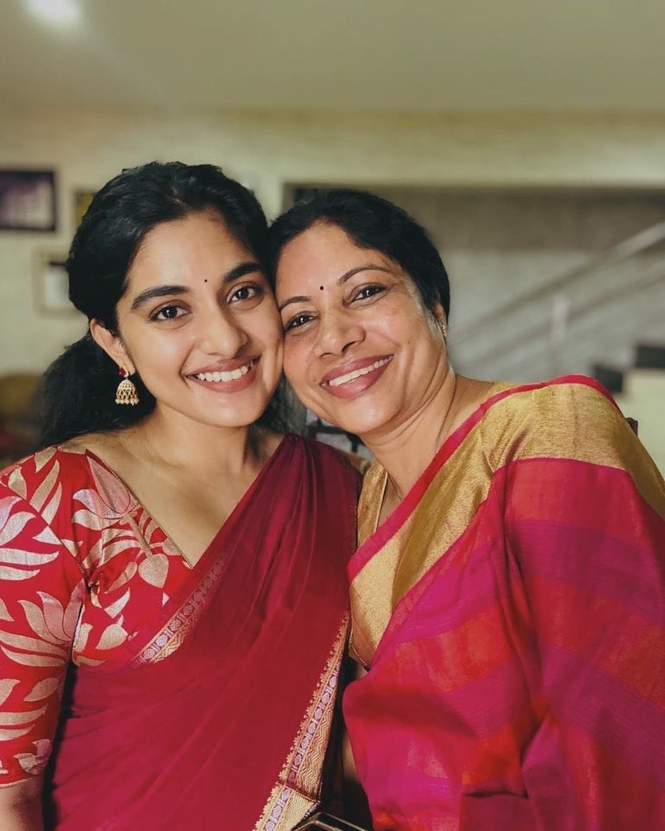 Nivetha Thomas With Her Mom
