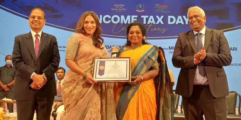 income-tax-department-awarded-super star rajinikanth
