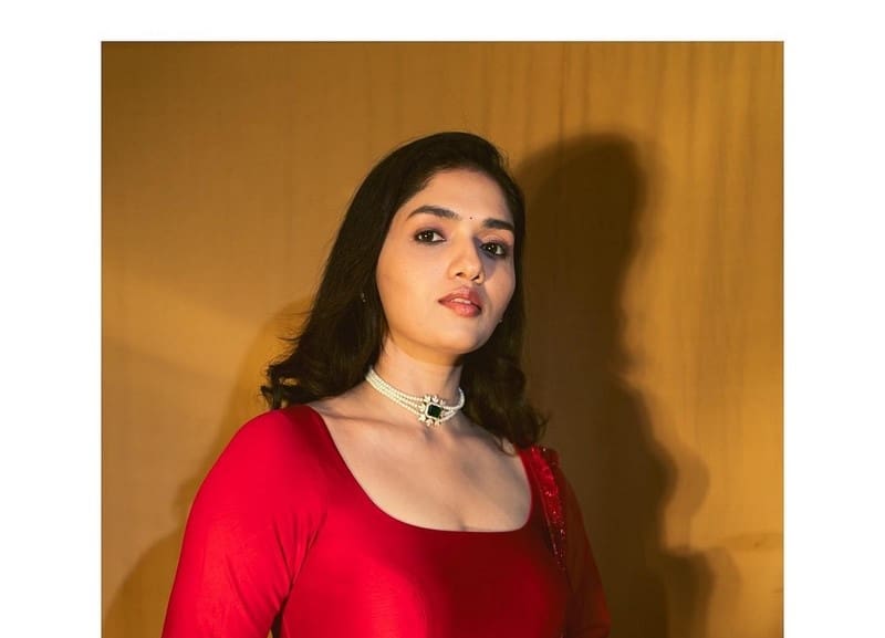 Actress Sunainaa Latest Photos