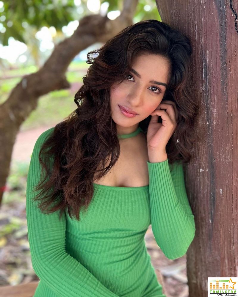 Actress NehaKhan Latest Photos
