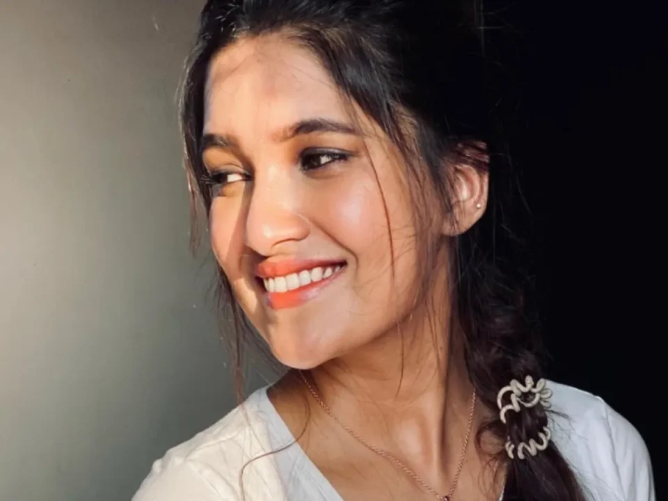 actress vani-bhojan-latest-photos