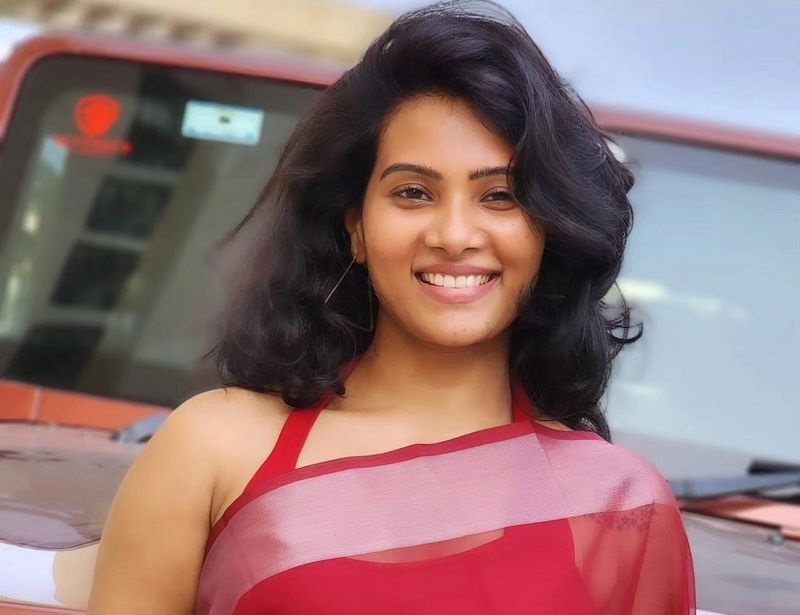 Actress DhivyaDuraisamy Latest Photos