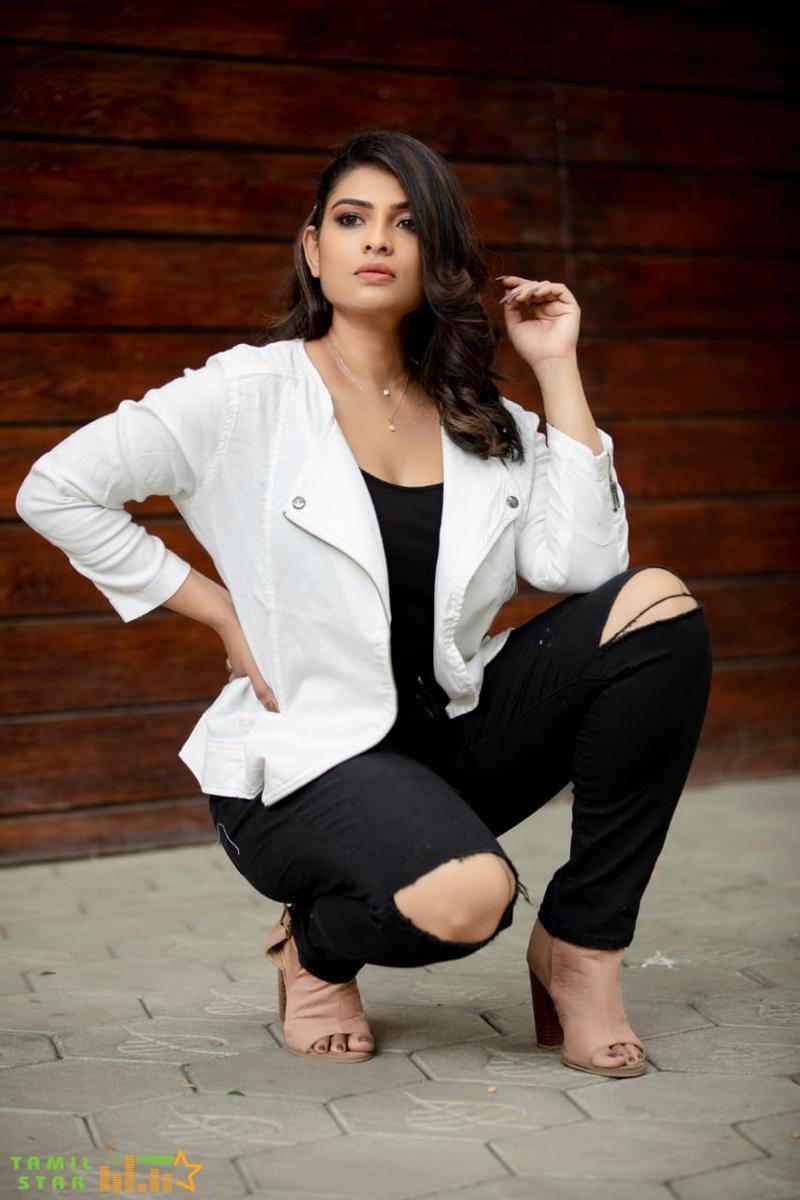 Actress Maheswari Latest Photos (3)