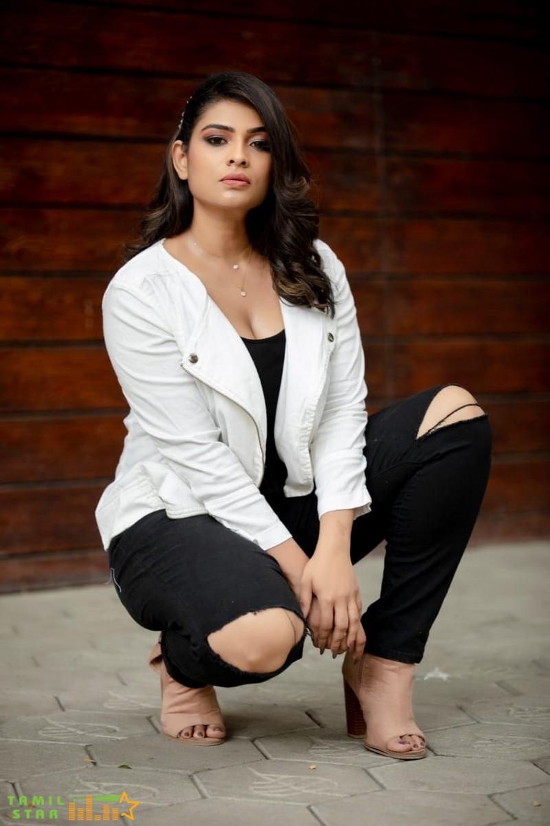 Actress Maheswari Latest Photos (4)
