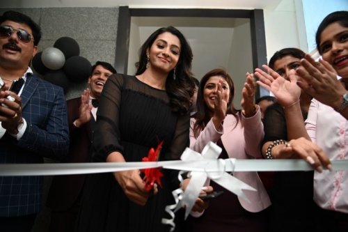 Actress Priya Bhavani Shankar at The Launch Of ‘Welona’ Skin And Hair Clinic Photos (3)