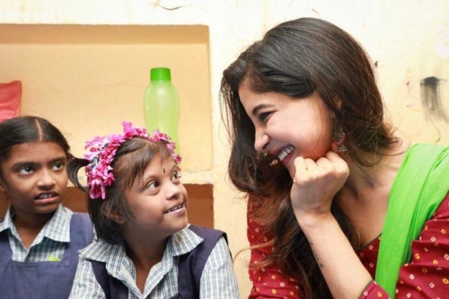 Actress Sakshi Agarwal Visits Autism Affected Children Home (1)